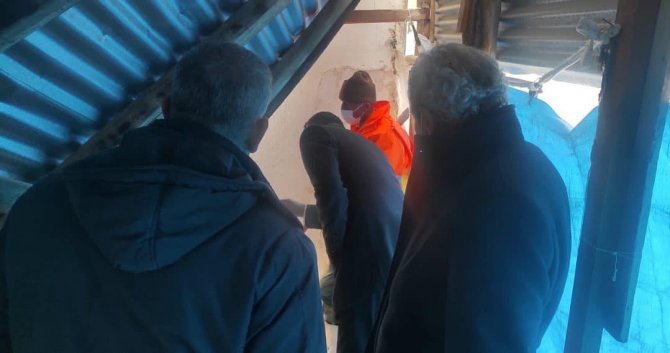Elazığ’da Evin Çatısı Biriken Kar Nedeniyle Çöktü