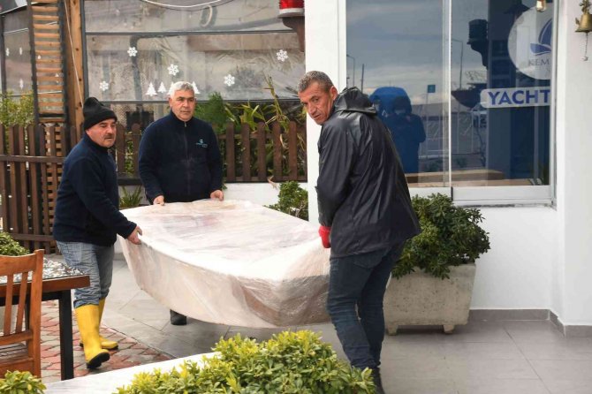 Kemer Belediyesi’nden Geleceğin Denizcilerine Optimist Tekne Hediyesi