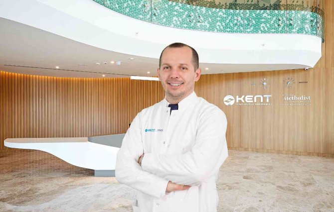 Kanserden Şüphelenen Kuzenini Doktora Götürdü, Kendisi Kanser Olduğunu Öğrendi