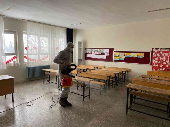 Yahşihan’da Okullar Dezenfekte Ediliyor
