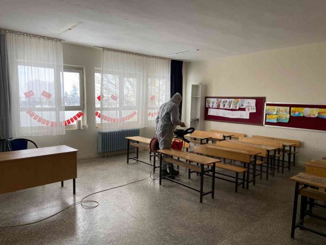 Yahşihan’da Okullar Dezenfekte Ediliyor