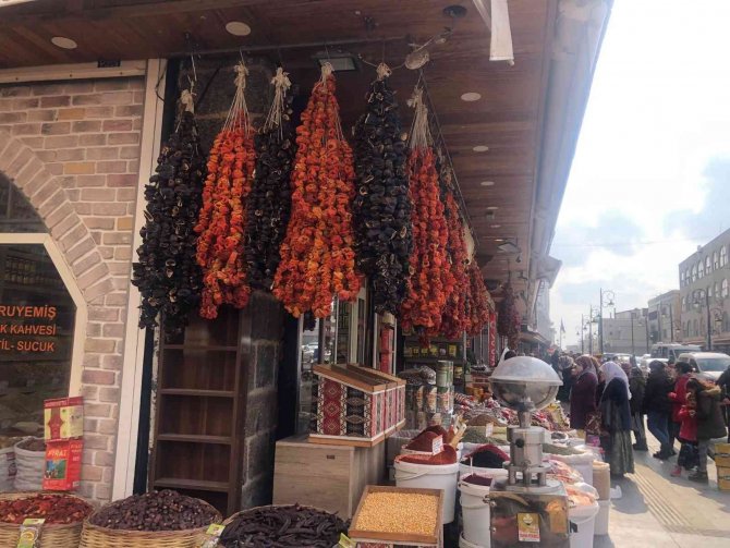 Bayat Kurutmalıklar Zehir Saçıyor