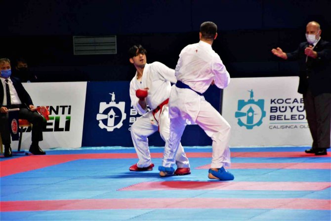 Türkiye Büyükler Karate Şampiyonası’nda Müsabakalar Başladı
