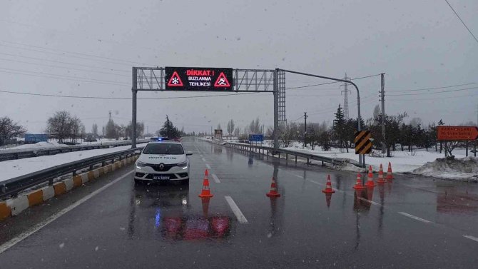 Konya-antalya Karayolu Kar Nedeniyle Trafiğe Kapatıldı