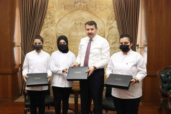 Lise Öğrencilerinin Ürettiği Çikolataya İlgi Artıyor