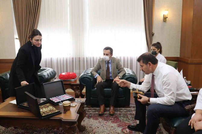 Lise Öğrencilerinin Ürettiği Çikolataya İlgi Artıyor