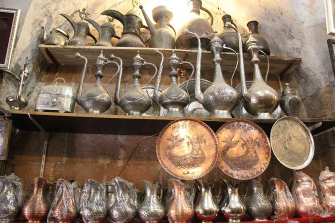 Mardin’de Bakırcılık Sanatının Tahtı Sallanıyor