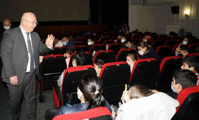 Menteşe Belediyesi’nden Öğrencilere Ücretsiz Sinema