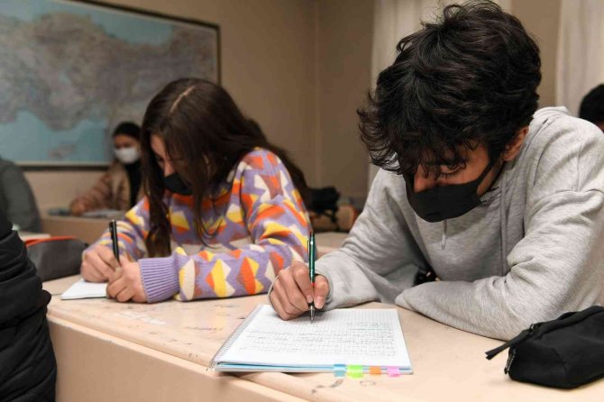 Mersin’de Kurs Merkezleri Ara Tatilde De Eğitime Devam Etti