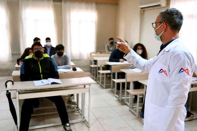 Mersin’de Kurs Merkezleri Ara Tatilde De Eğitime Devam Etti