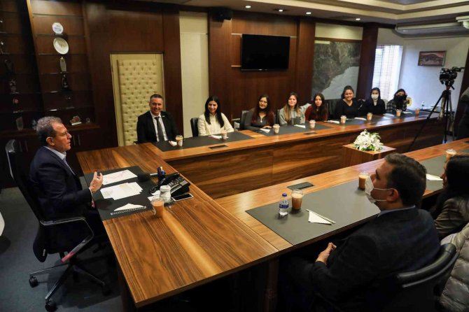 Başkan Seçer’den Öğrencilere Tavsiye: "Sosyal Olun. İ̇nsan Tek Başına Yaşayamaz"