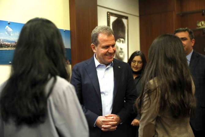 Başkan Seçer’den Öğrencilere Tavsiye: "Sosyal Olun. İ̇nsan Tek Başına Yaşayamaz"