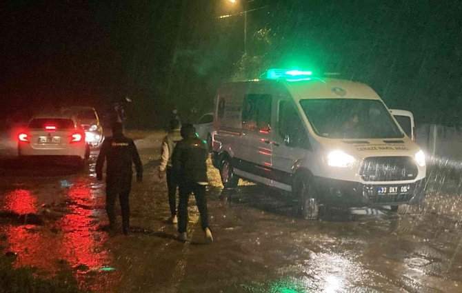 Mersin’de Sahilde Erkek Cesedi Bulundu