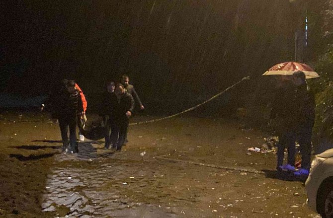 Mersin’de Sahilde Erkek Cesedi Bulundu