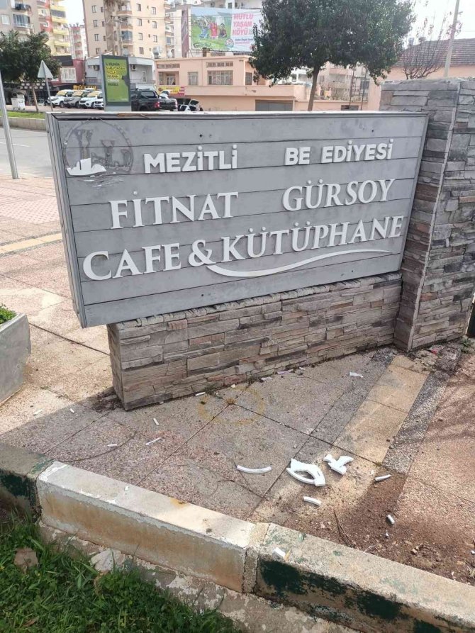 Mersin’de Kafe Kütüphaneye Saldırı