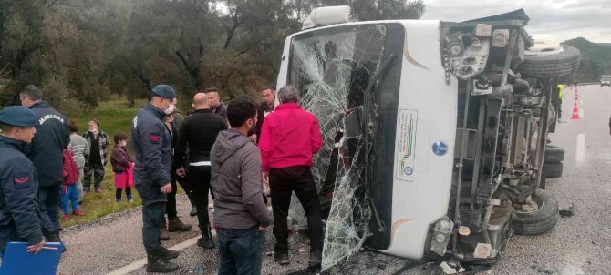 Öğrencilerin Bulunduğu Minibüs Kaza Yaptı: 12 Yaralı