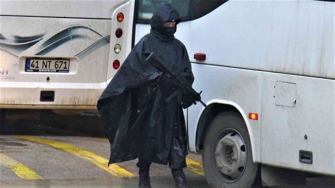 Eylem Yapılan Fabrika Önünde Polis Ekipleri Bekliyor