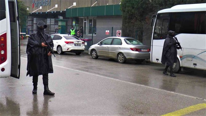 Eylem Yapılan Fabrika Önünde Polis Ekipleri Bekliyor