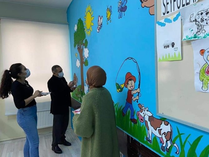 Okullar Gönüllü Öğretmenlerin Desteği İle Yenileniyor