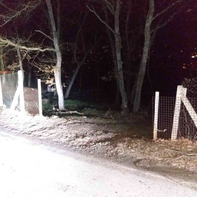 Sakarya’da Mezarlığın Demir Kapısını Çaldılar