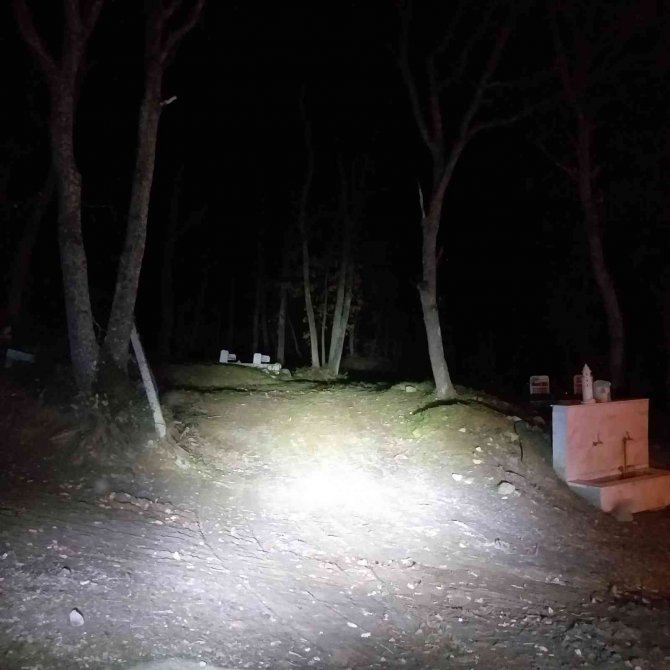Sakarya’da Mezarlığın Demir Kapısını Çaldılar