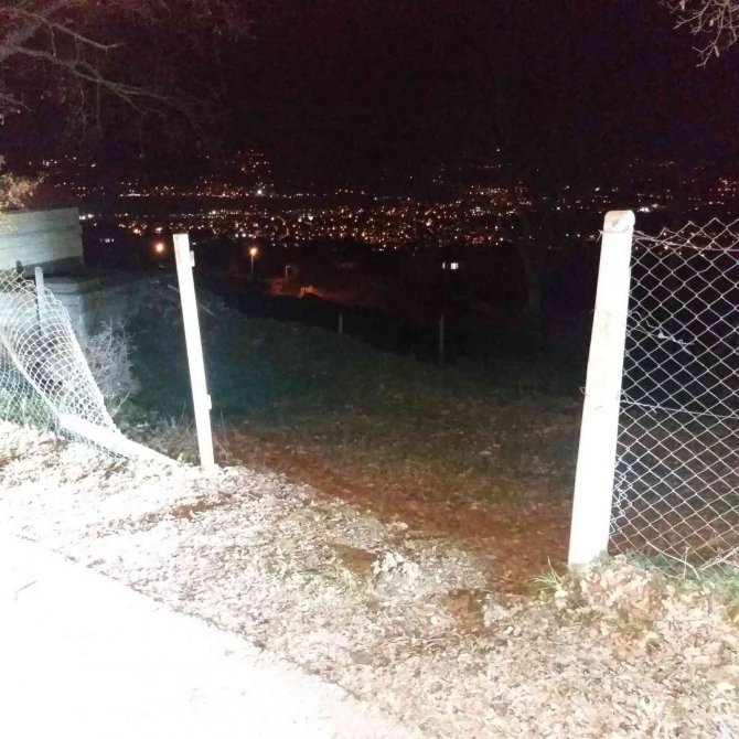 Sakarya’da Mezarlığın Demir Kapısını Çaldılar
