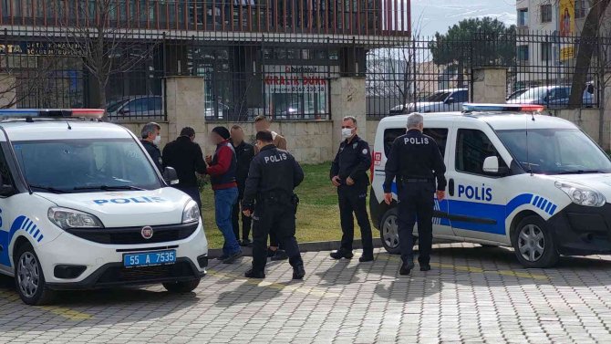 Adliye Bahçesinde Bıçaklı Kavga: 7 Gözaltı