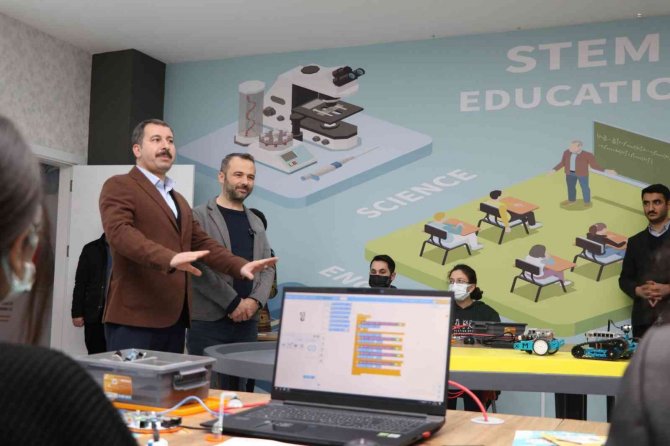 Şanlıurfa’da Gençler Robotik Kodlama Öğreniyor