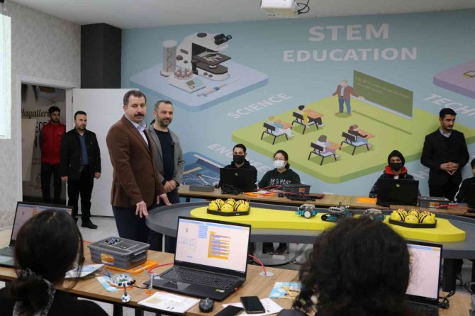 Şanlıurfa’da Gençler Robotik Kodlama Öğreniyor