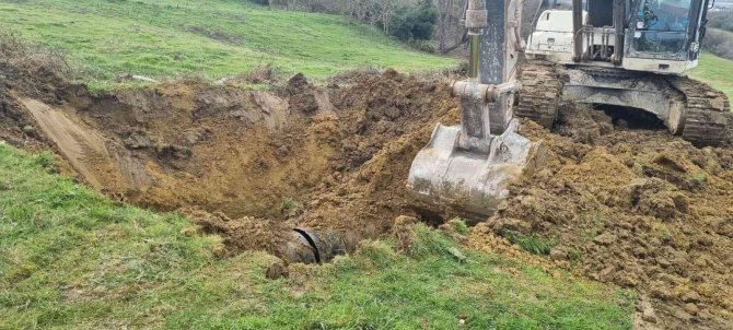 Sinop’ta Heyelan Nedeniyle Su Borusu Kırıldı