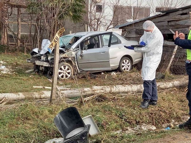 Sinop’ta Otomobil Ağaca Çarptı: 2 Ölü