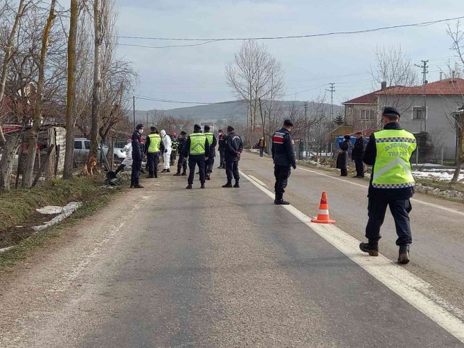 Sinop’ta Otomobil Ağaca Çarptı: 2 Ölü