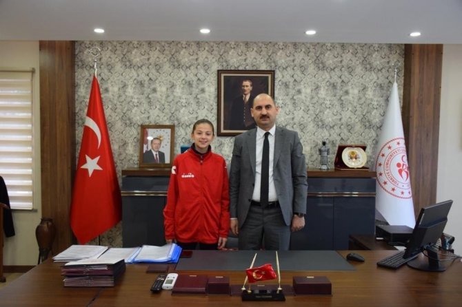Milli Takım Hazırlık Kampı Kadrosuna Davet Edilen Başarılı Sporcuyu Makamında Ağırladı