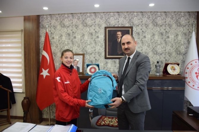 Milli Takım Hazırlık Kampı Kadrosuna Davet Edilen Başarılı Sporcuyu Makamında Ağırladı
