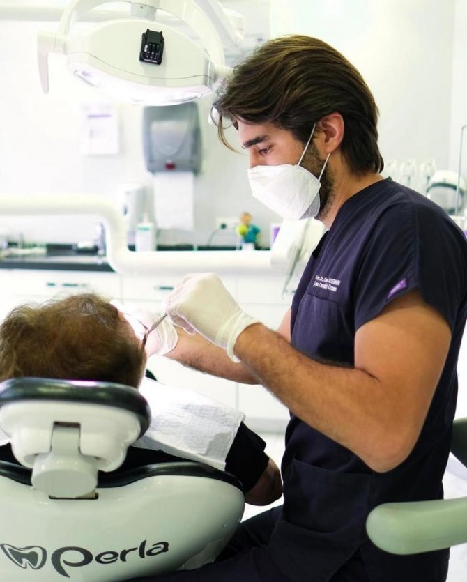 Dt. Ademhan, "İ̇mplant Tedavisi Artık Korkulacak Bir Tedavi Değil"