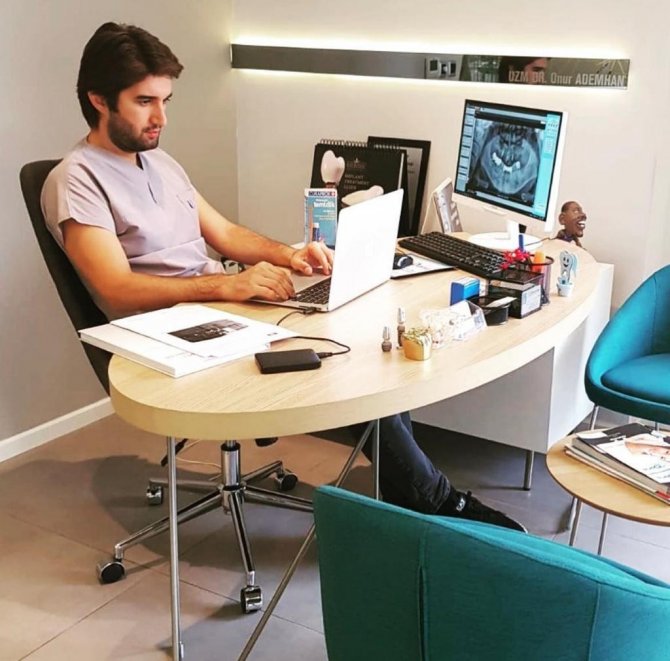 Dt. Ademhan, "İ̇mplant Tedavisi Artık Korkulacak Bir Tedavi Değil"