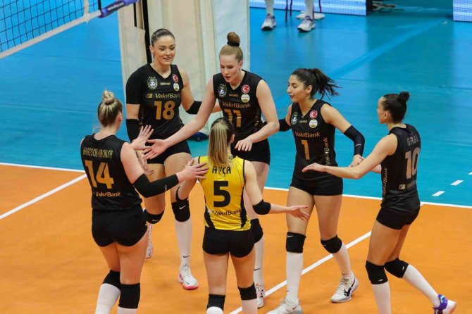 Vakıfbank, İ̇talya’dan Galibiyetle Dönüyor