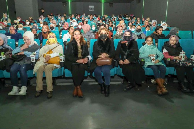 Kursiyerlere Ücretsiz Sinema Sürprizi