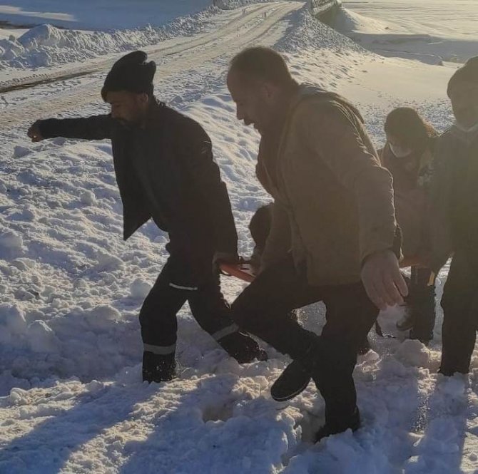 Van’da Hemzemin Geçitte Trafik Kazası; 1 Yaralı