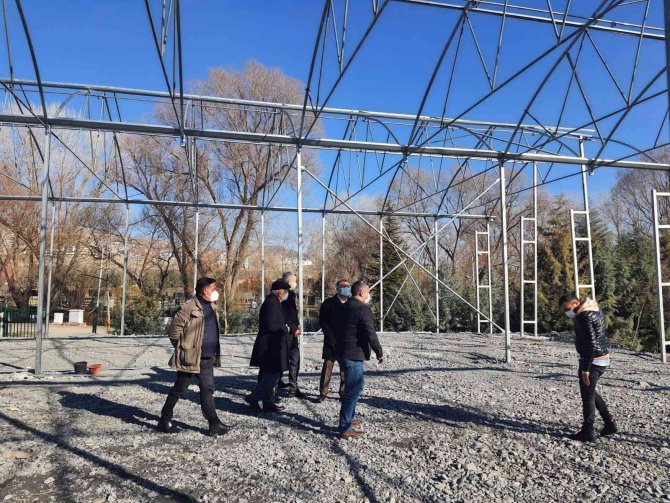 Yenimahalle Belediye Başkanı Yaşar Yeni Sera İnşaatını Denetledi