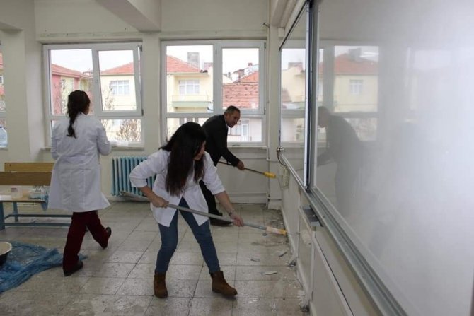 Okullar Gönüllü Öğretmenlerin Desteği İle Yenileniyor