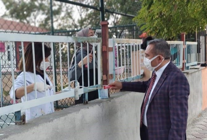 Okullar Gönüllü Öğretmenlerin Desteği İle Yenileniyor