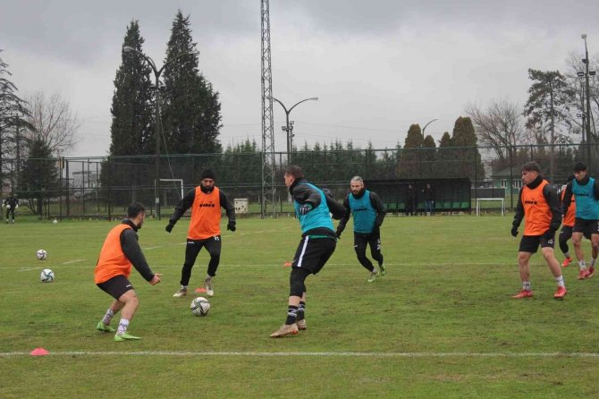 Sakaryaspor, 48 Puanla Liderliğini Koruyor