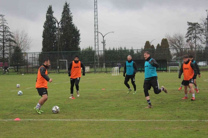 Sakaryaspor, 48 Puanla Liderliğini Koruyor