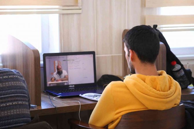 Aksaray’da Millet Kıraathanesi Yarıyıl Tatilinde Doldu Taştı