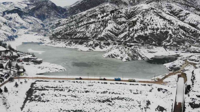 Sokaklardaki Karları Toplayıp Baraj Gölüne Taşıdılar