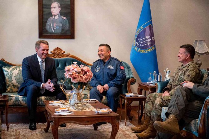 Abd Ankara Büyükelçisi Jeff Flake, İ̇ncirlik’te