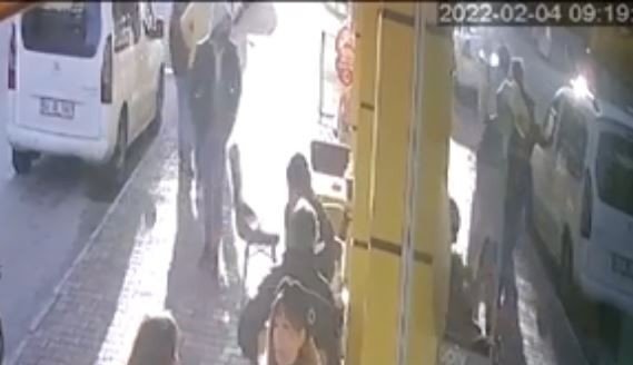 Ailesini Kahvaltıya Getiren Adamın Masada Unuttuğu Telefon, Hırsızın Radarına Girdi