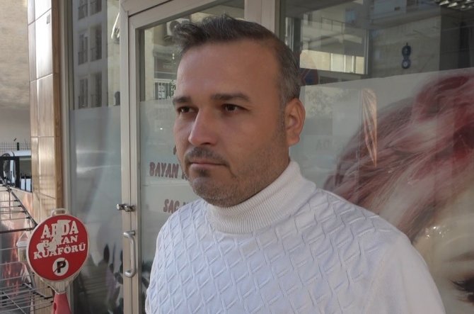 Ailesini Kahvaltıya Getiren Adamın Masada Unuttuğu Telefon, Hırsızın Radarına Girdi