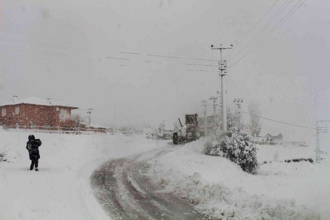Antalya’da Kar Ve Tipiye Yakalanan 5 Kişi, Büyükşehir Ekipleri Tarafından Kurtarıldı